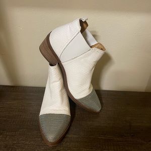 Report ankle boots